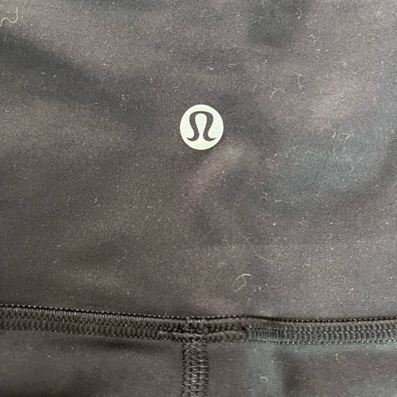 LULULEMON black biker spandex shorts size 0 - Picture 3 of 4